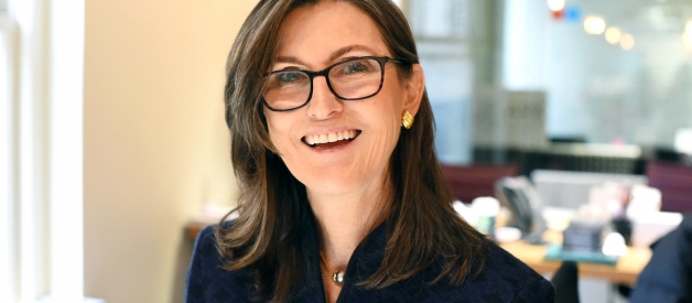 Fondatorul Ark, Catherine Wood, dă vina pe „mișcarea ESG” pentru căderea cripto